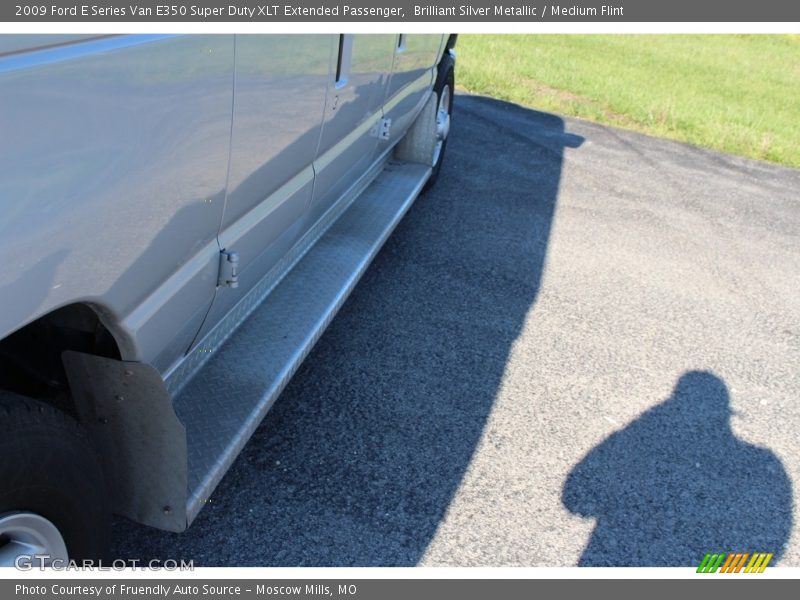 Brilliant Silver Metallic / Medium Flint 2009 Ford E Series Van E350 Super Duty XLT Extended Passenger