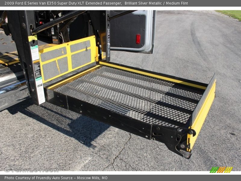 Brilliant Silver Metallic / Medium Flint 2009 Ford E Series Van E350 Super Duty XLT Extended Passenger