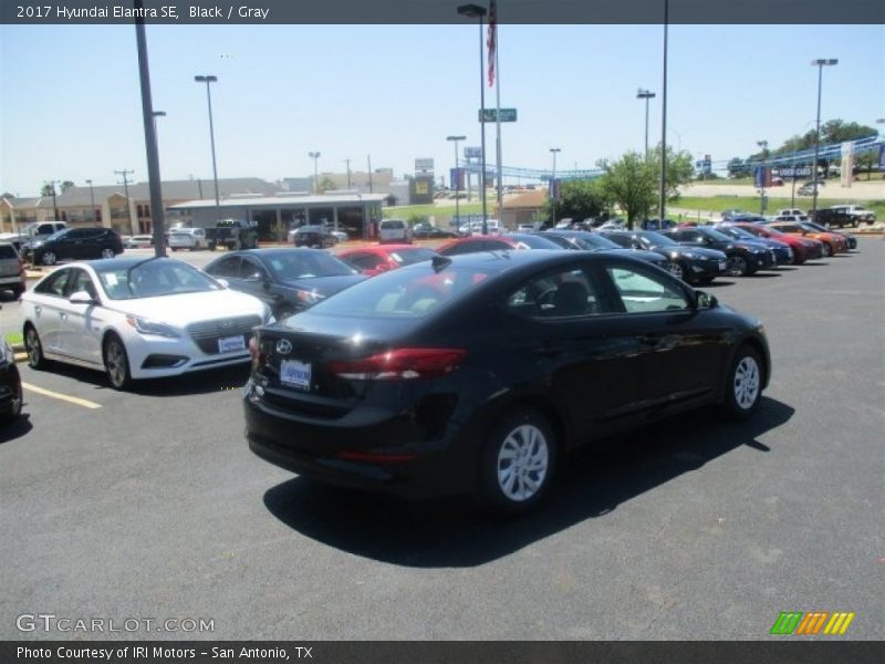 Black / Gray 2017 Hyundai Elantra SE