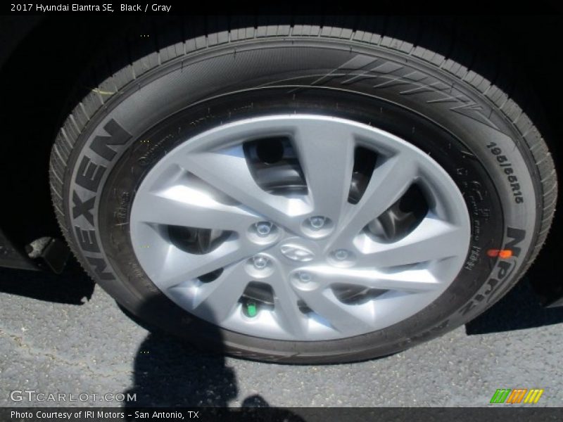 Black / Gray 2017 Hyundai Elantra SE