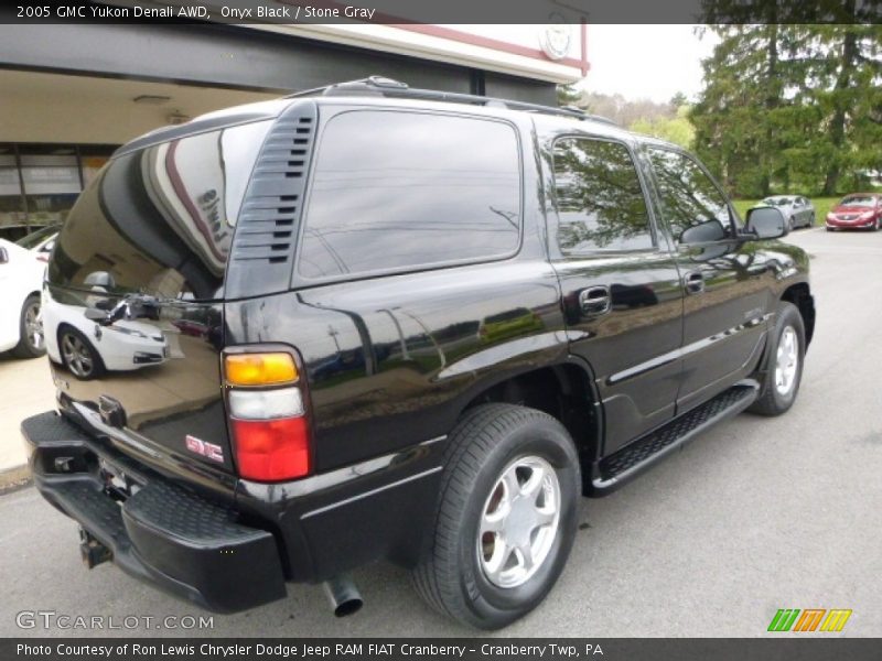 Onyx Black / Stone Gray 2005 GMC Yukon Denali AWD
