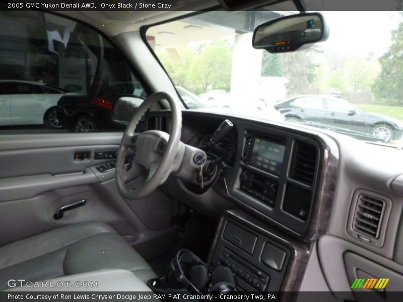Onyx Black / Stone Gray 2005 GMC Yukon Denali AWD