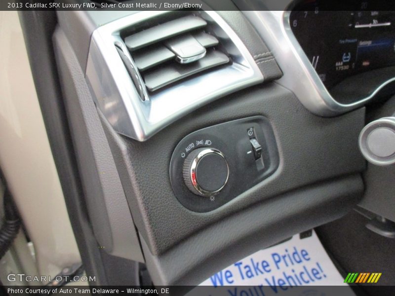 Silver Coast Metallic / Ebony/Ebony 2013 Cadillac SRX Luxury FWD