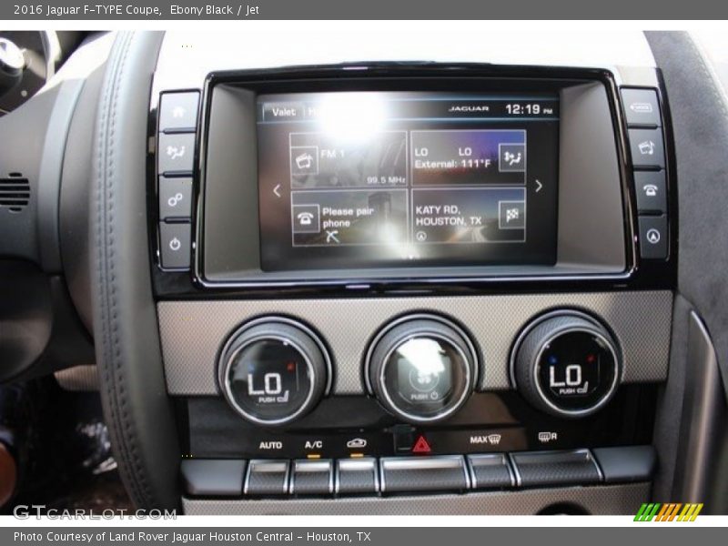 Controls of 2016 F-TYPE Coupe