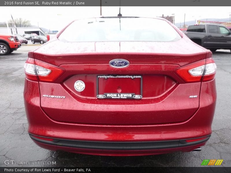 Ruby Red Metallic / Dune 2016 Ford Fusion SE