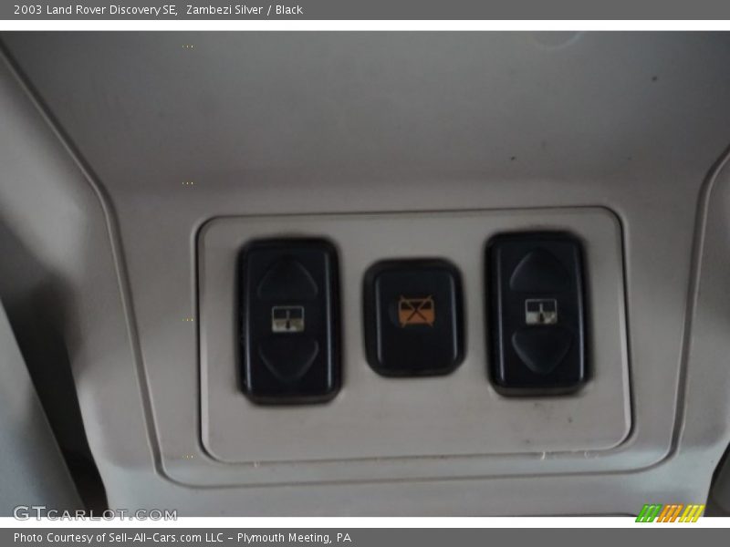 Zambezi Silver / Black 2003 Land Rover Discovery SE