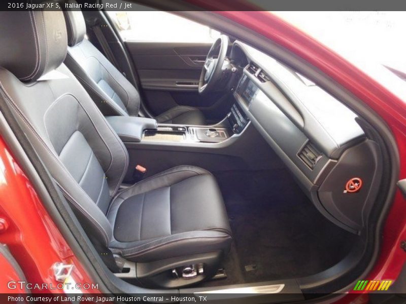 Italian Racing Red / Jet 2016 Jaguar XF S