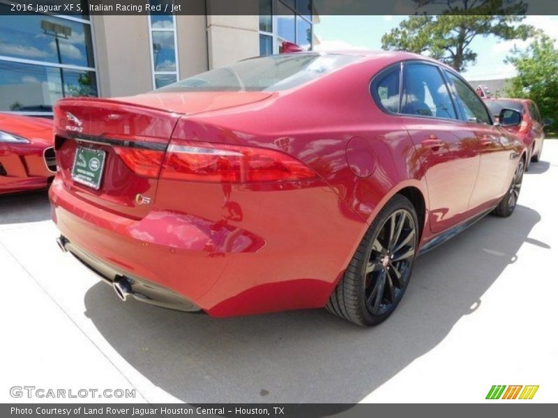 Italian Racing Red / Jet 2016 Jaguar XF S
