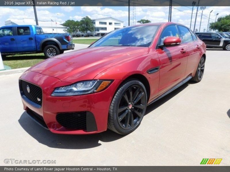 Italian Racing Red / Jet 2016 Jaguar XF S