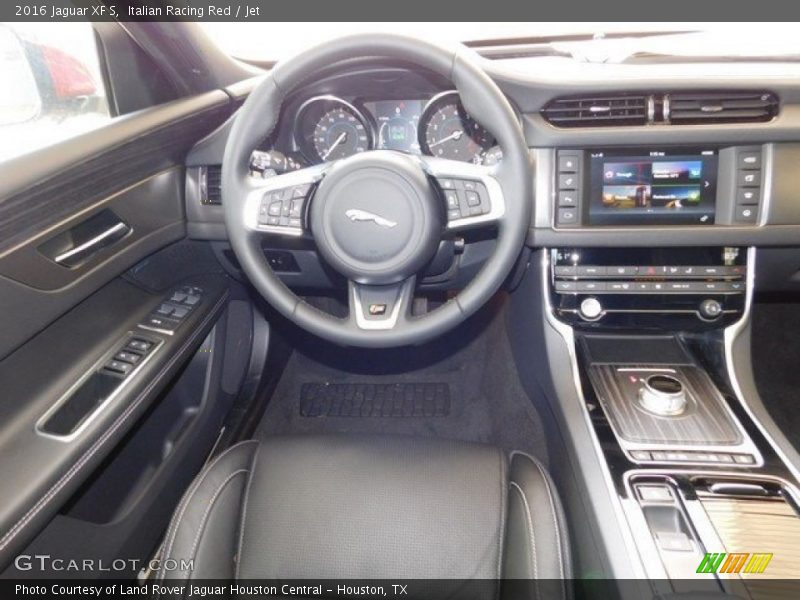 Italian Racing Red / Jet 2016 Jaguar XF S