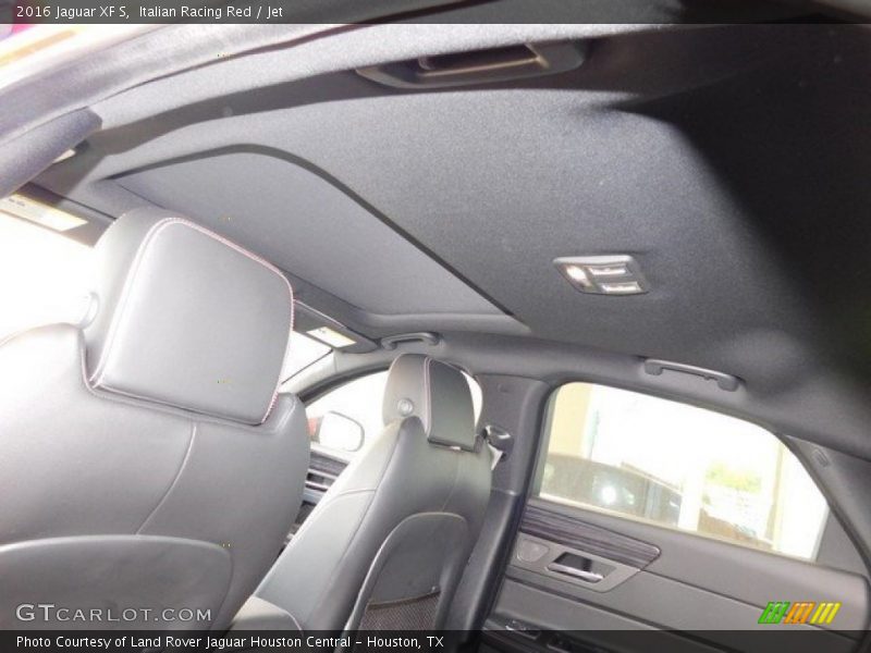 Italian Racing Red / Jet 2016 Jaguar XF S