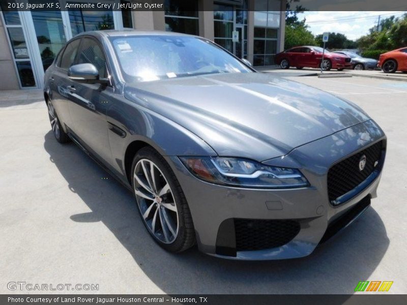 Front 3/4 View of 2016 XF S