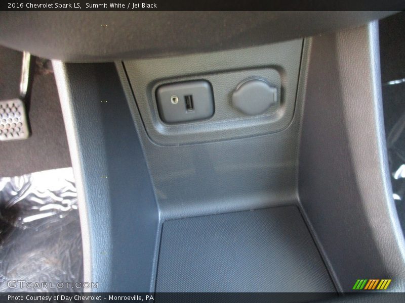 Summit White / Jet Black 2016 Chevrolet Spark LS