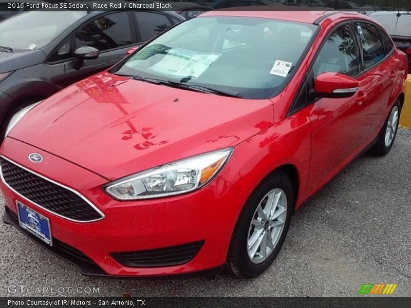 Race Red / Charcoal Black 2016 Ford Focus SE Sedan