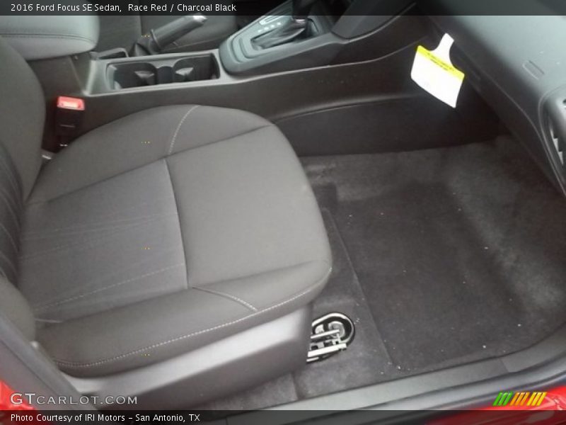 Race Red / Charcoal Black 2016 Ford Focus SE Sedan