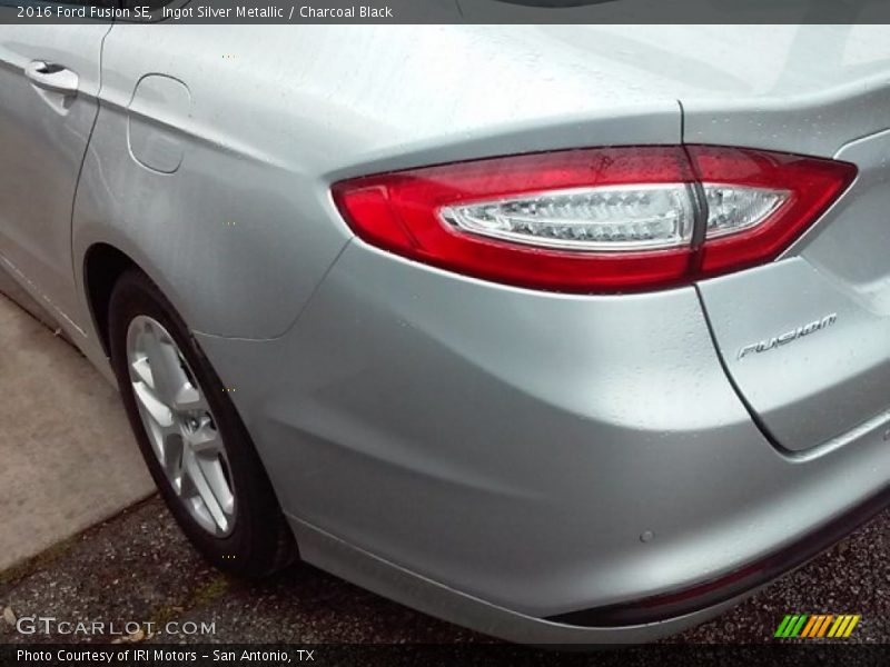 Ingot Silver Metallic / Charcoal Black 2016 Ford Fusion SE