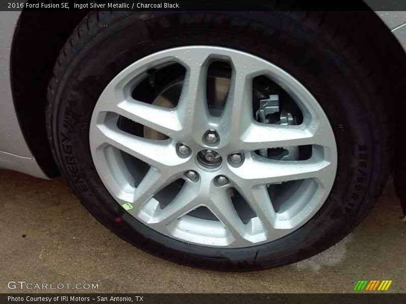 Ingot Silver Metallic / Charcoal Black 2016 Ford Fusion SE