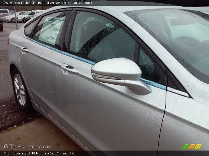 Ingot Silver Metallic / Charcoal Black 2016 Ford Fusion SE