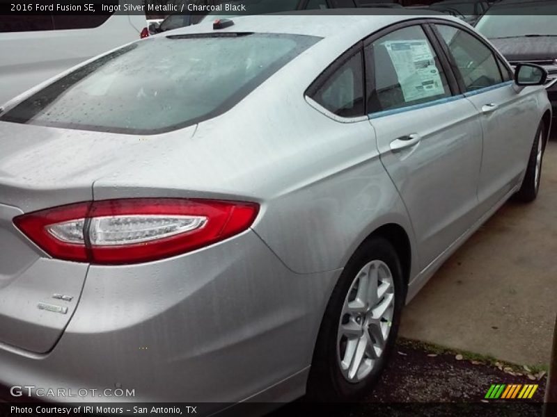 Ingot Silver Metallic / Charcoal Black 2016 Ford Fusion SE