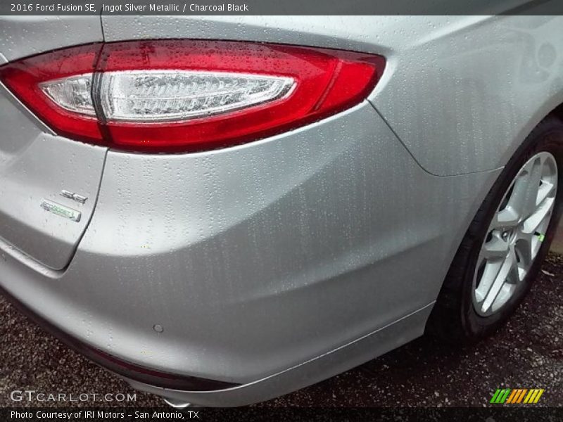 Ingot Silver Metallic / Charcoal Black 2016 Ford Fusion SE