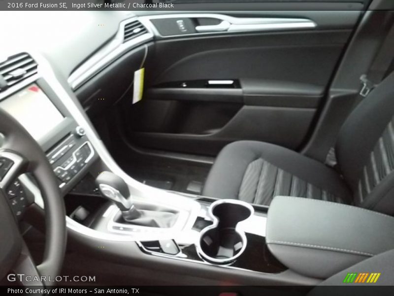 Ingot Silver Metallic / Charcoal Black 2016 Ford Fusion SE