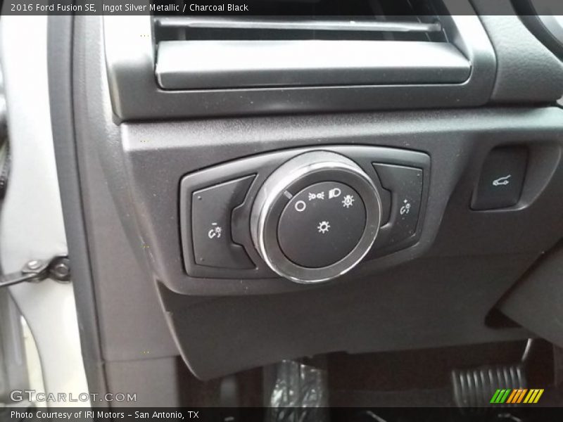 Ingot Silver Metallic / Charcoal Black 2016 Ford Fusion SE