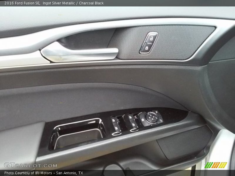 Ingot Silver Metallic / Charcoal Black 2016 Ford Fusion SE
