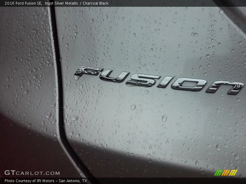 Ingot Silver Metallic / Charcoal Black 2016 Ford Fusion SE