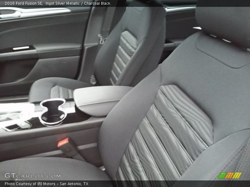 Ingot Silver Metallic / Charcoal Black 2016 Ford Fusion SE