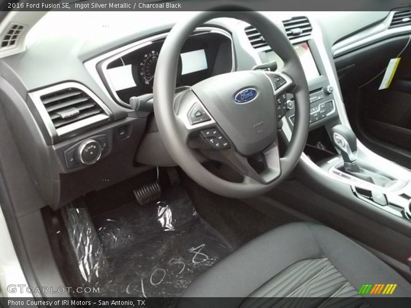 Ingot Silver Metallic / Charcoal Black 2016 Ford Fusion SE
