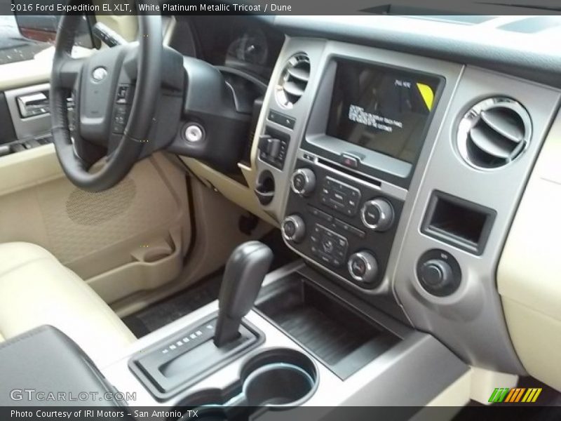 White Platinum Metallic Tricoat / Dune 2016 Ford Expedition EL XLT