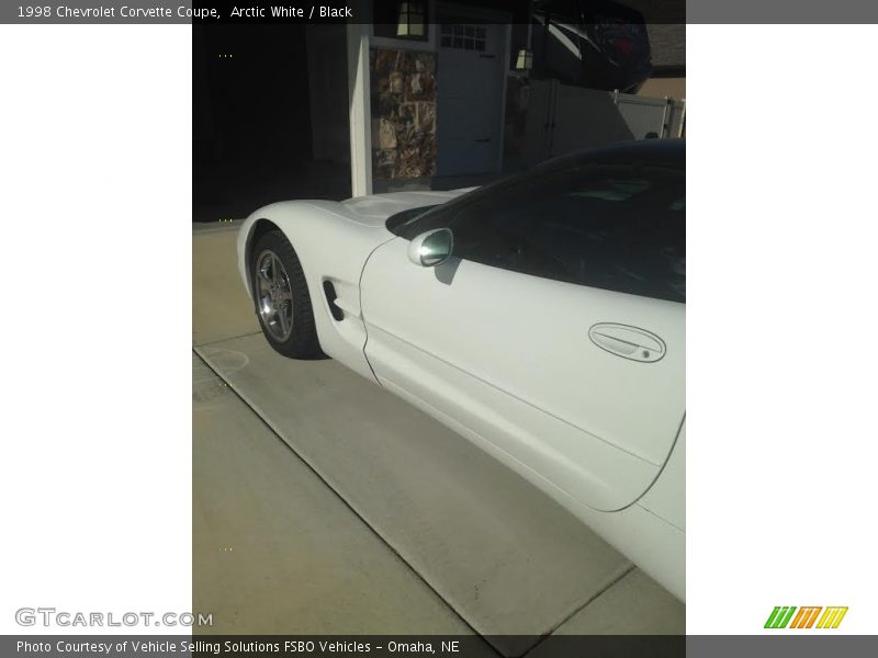 Arctic White / Black 1998 Chevrolet Corvette Coupe