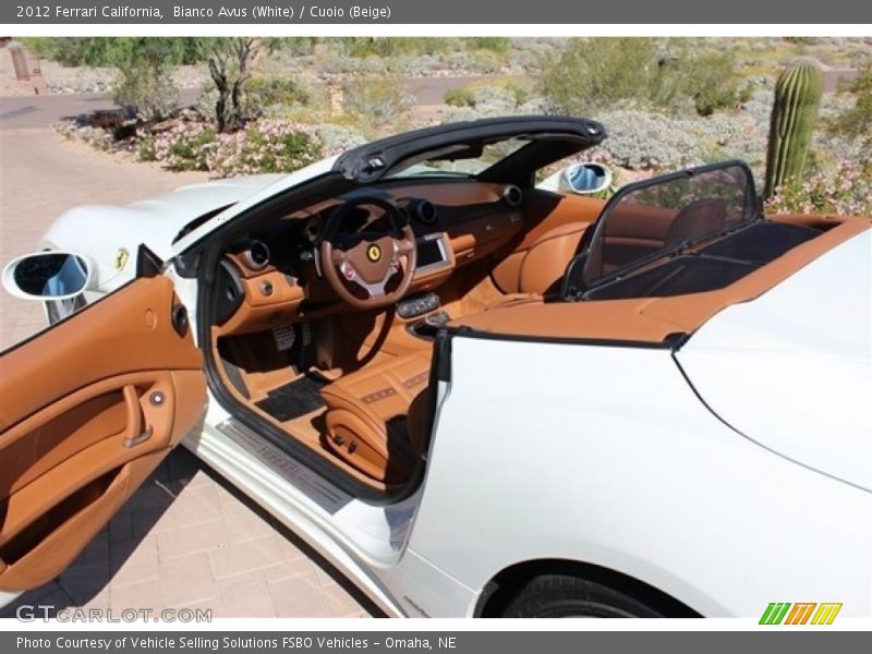 Bianco Avus (White) / Cuoio (Beige) 2012 Ferrari California