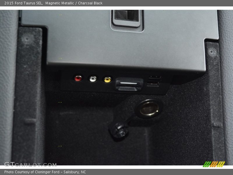 Magnetic Metallic / Charcoal Black 2015 Ford Taurus SEL
