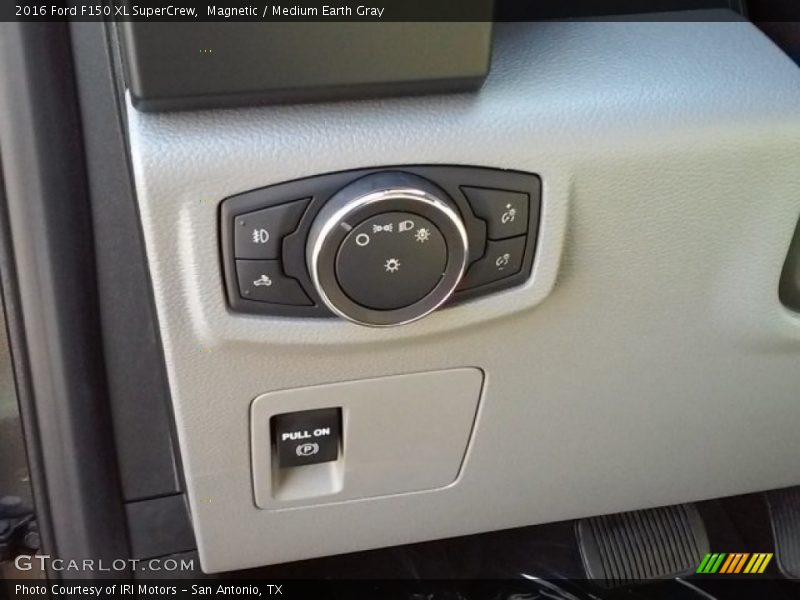 Magnetic / Medium Earth Gray 2016 Ford F150 XL SuperCrew