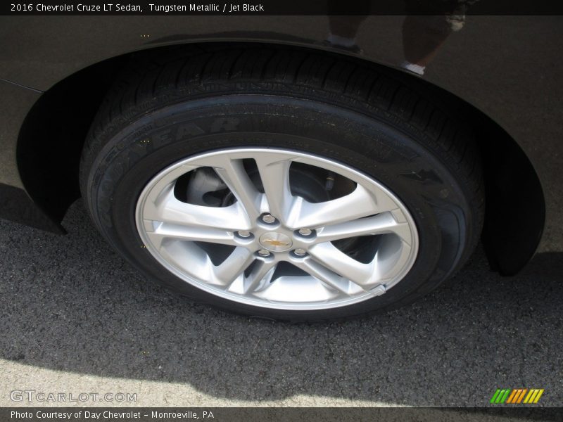 Tungsten Metallic / Jet Black 2016 Chevrolet Cruze LT Sedan