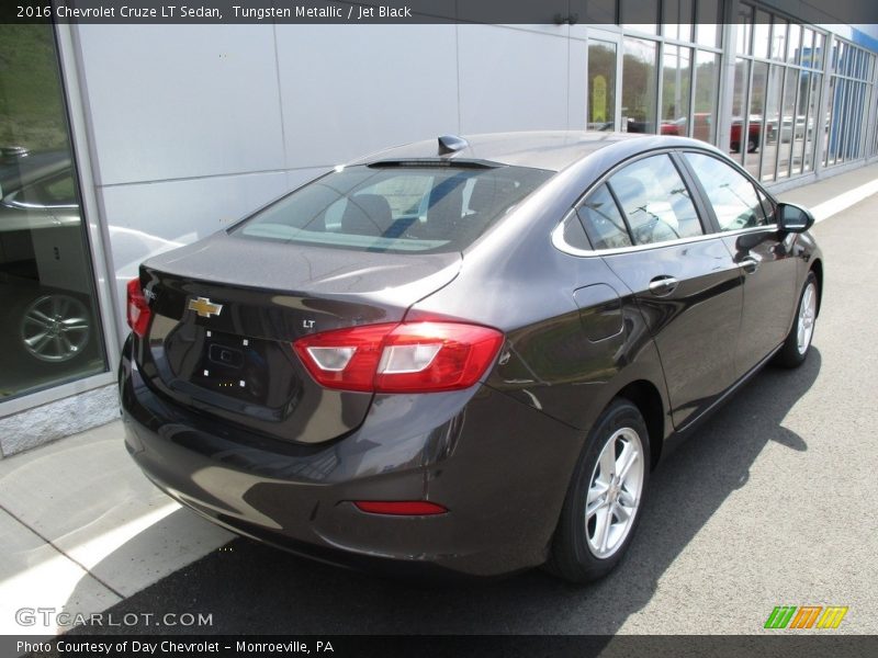 Tungsten Metallic / Jet Black 2016 Chevrolet Cruze LT Sedan