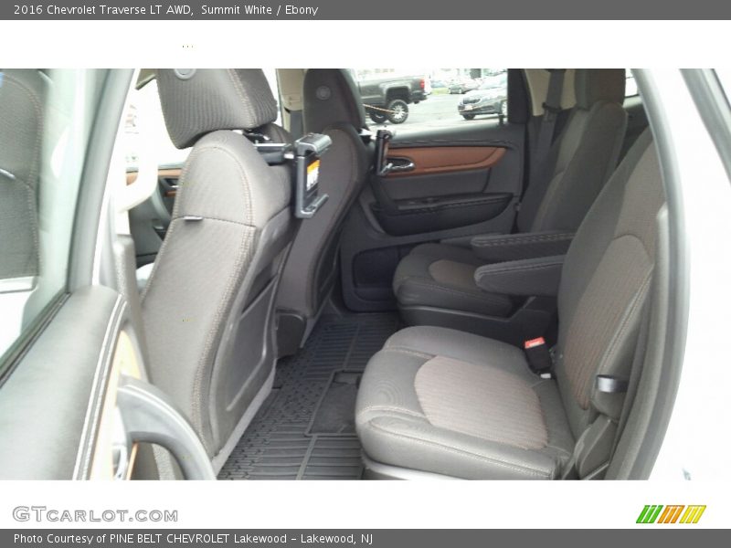 Summit White / Ebony 2016 Chevrolet Traverse LT AWD