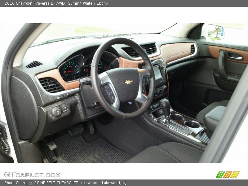 Summit White / Ebony 2016 Chevrolet Traverse LT AWD