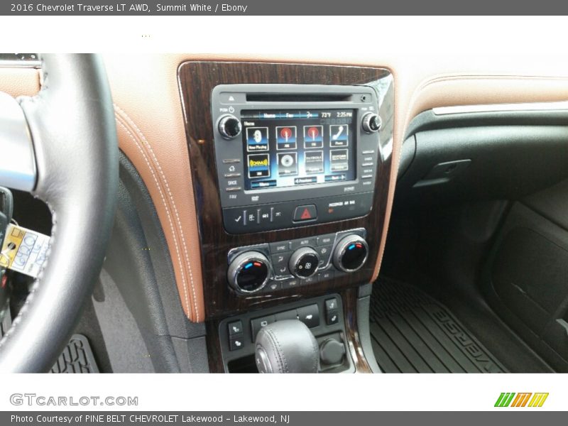 Summit White / Ebony 2016 Chevrolet Traverse LT AWD
