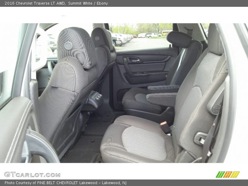 Summit White / Ebony 2016 Chevrolet Traverse LT AWD
