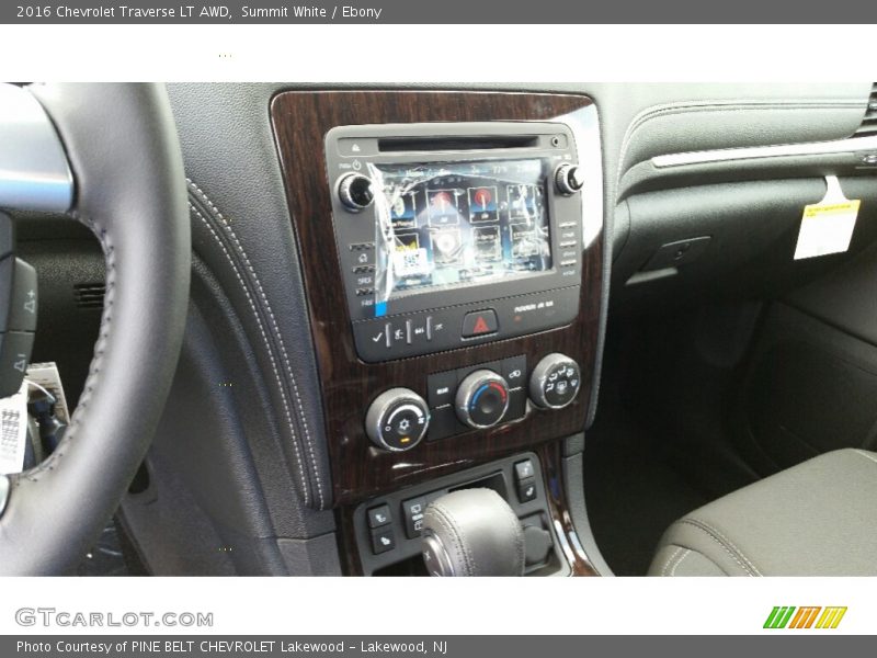 Summit White / Ebony 2016 Chevrolet Traverse LT AWD