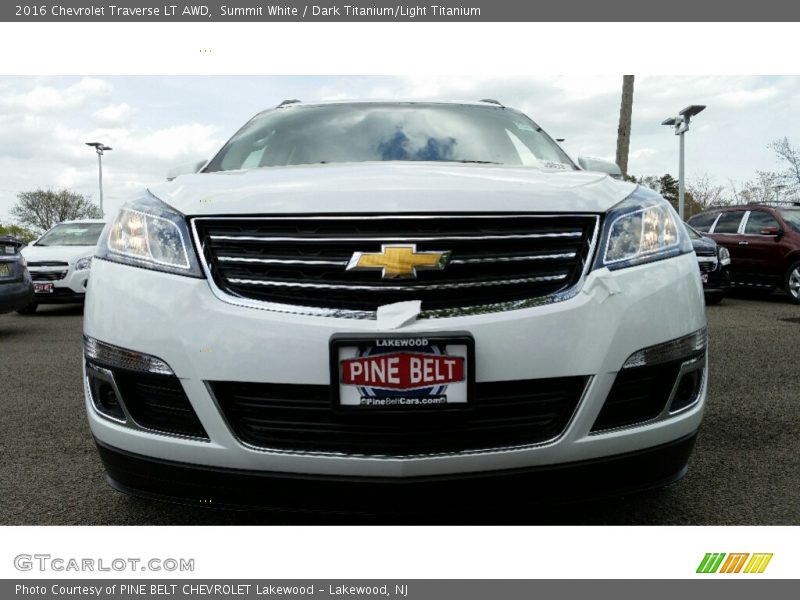 Summit White / Dark Titanium/Light Titanium 2016 Chevrolet Traverse LT AWD