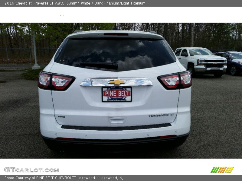 Summit White / Dark Titanium/Light Titanium 2016 Chevrolet Traverse LT AWD