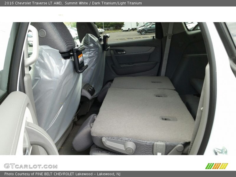 Summit White / Dark Titanium/Light Titanium 2016 Chevrolet Traverse LT AWD