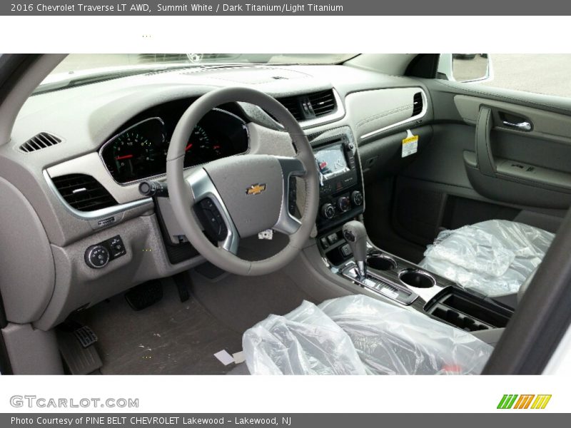 Summit White / Dark Titanium/Light Titanium 2016 Chevrolet Traverse LT AWD