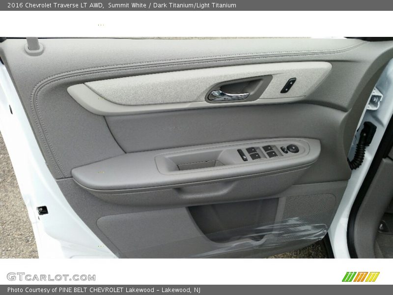 Summit White / Dark Titanium/Light Titanium 2016 Chevrolet Traverse LT AWD