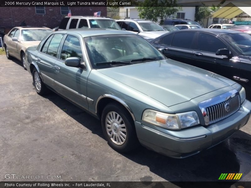 Front 3/4 View of 2006 Grand Marquis LS