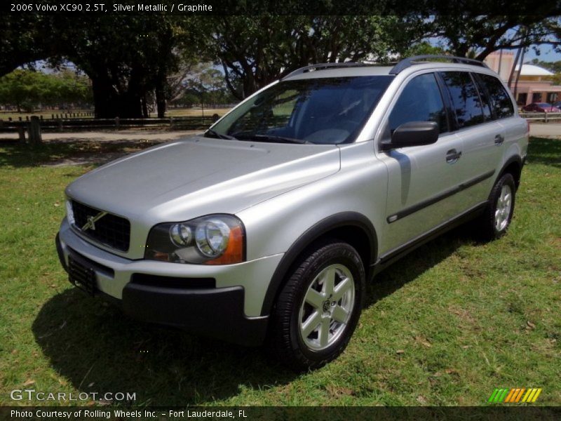 Front 3/4 View of 2006 XC90 2.5T