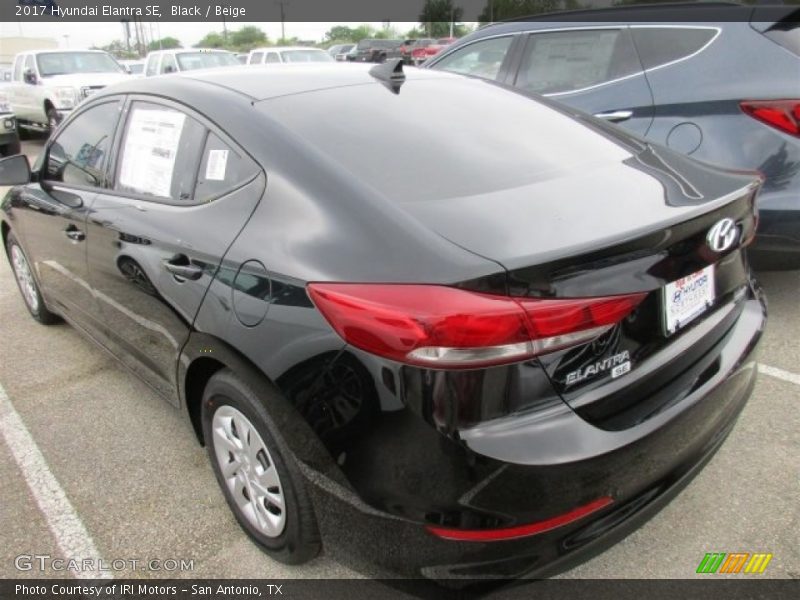 Black / Beige 2017 Hyundai Elantra SE